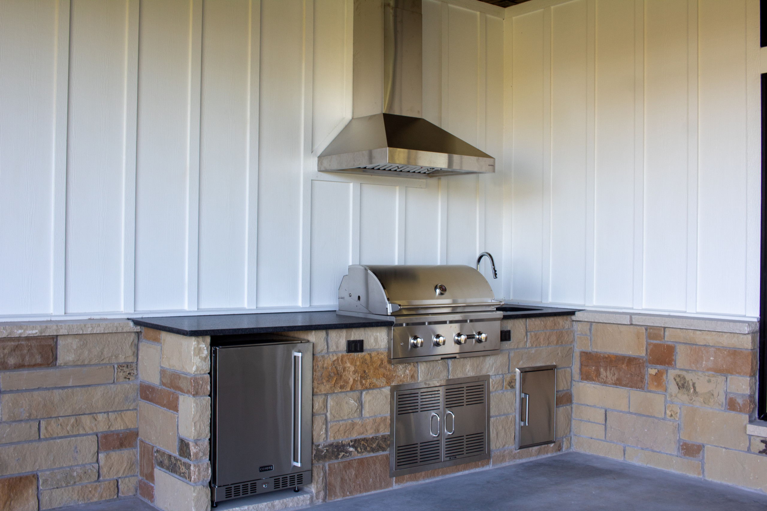 Outdoor Kitchen