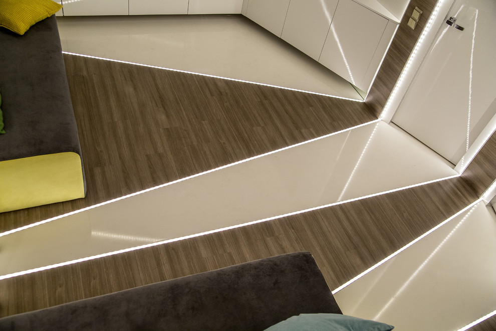 В ЛУЧАХ СВЕТА