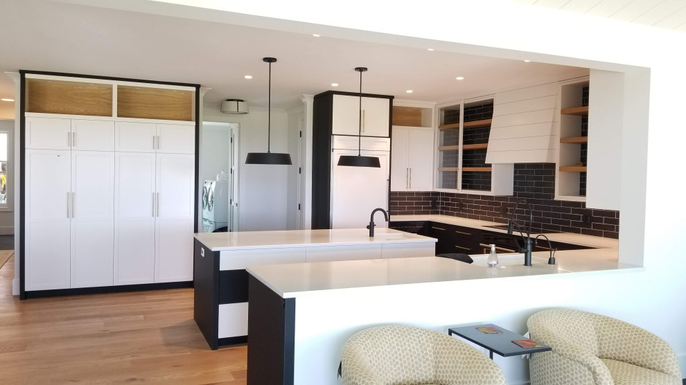 Kitchen - transitional kitchen idea