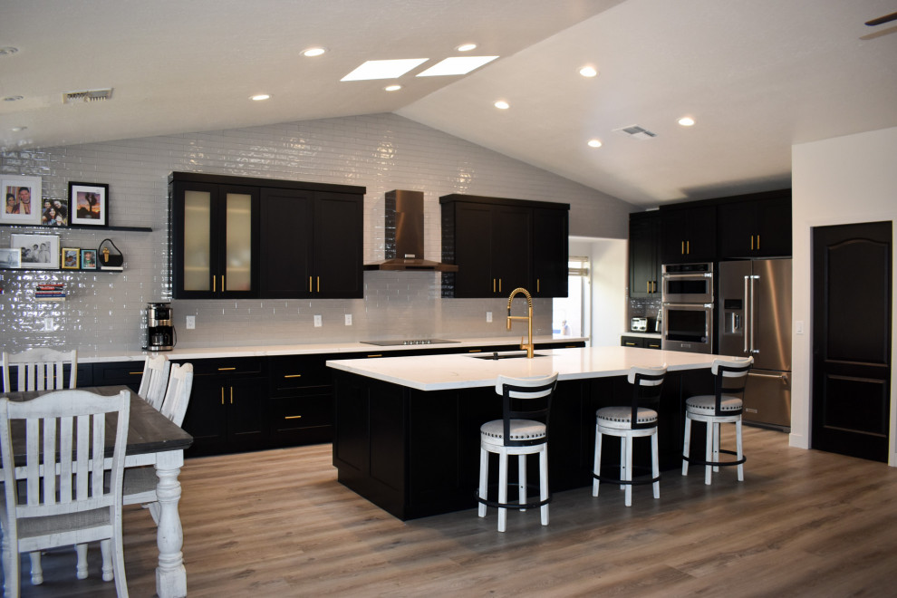 Kitchen - kitchen idea in Phoenix
