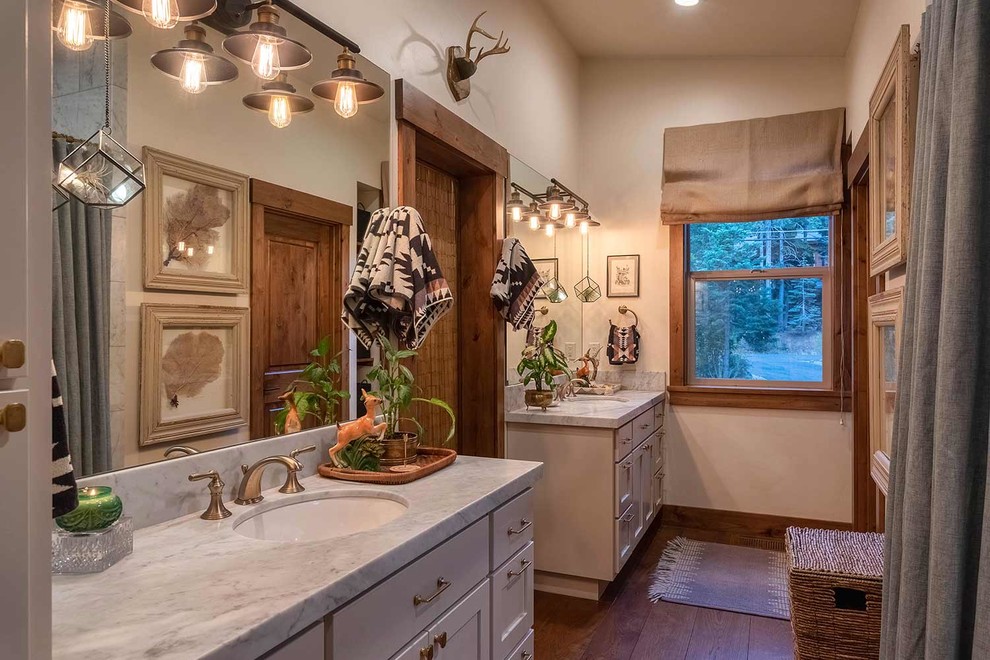 Design ideas for a mid-sized country master bathroom in Sacramento with shaker cabinets, beige cabinets, white walls, medium hardwood floors, marble benchtops, brown floor, an undermount sink and grey benchtops.