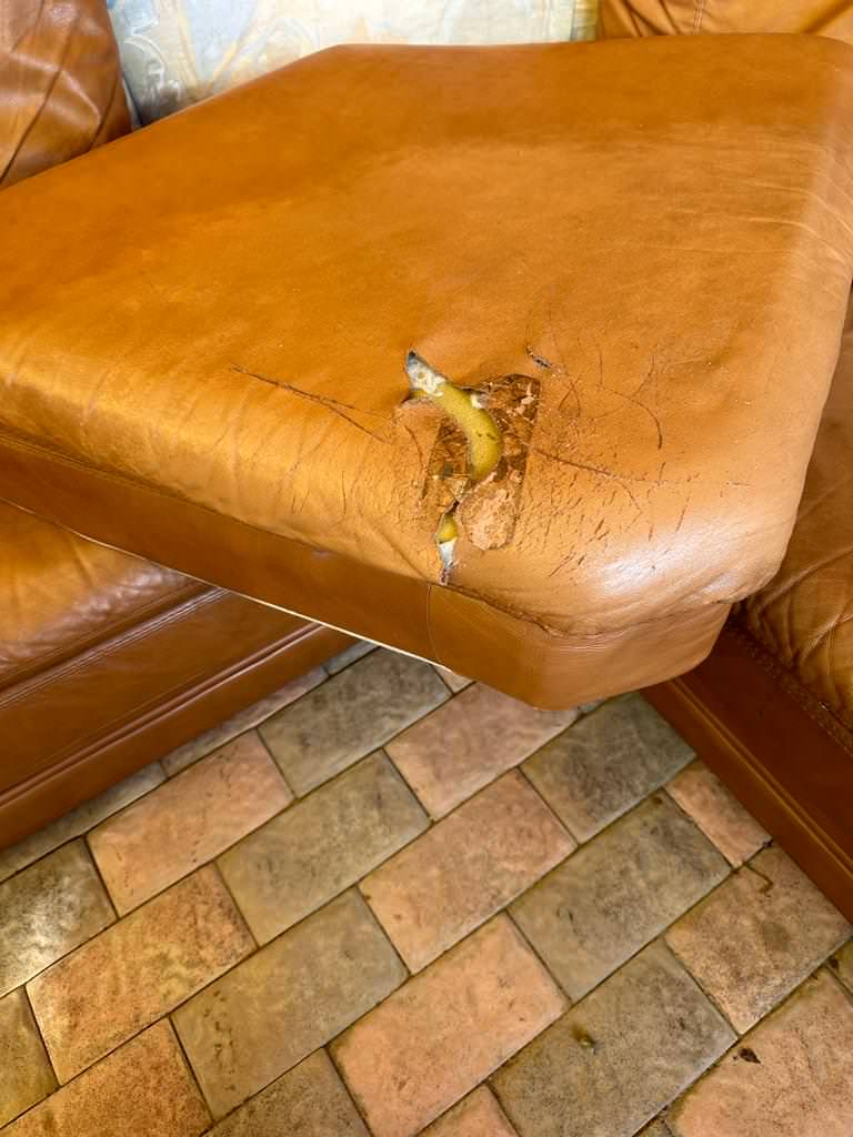 кожаный диван