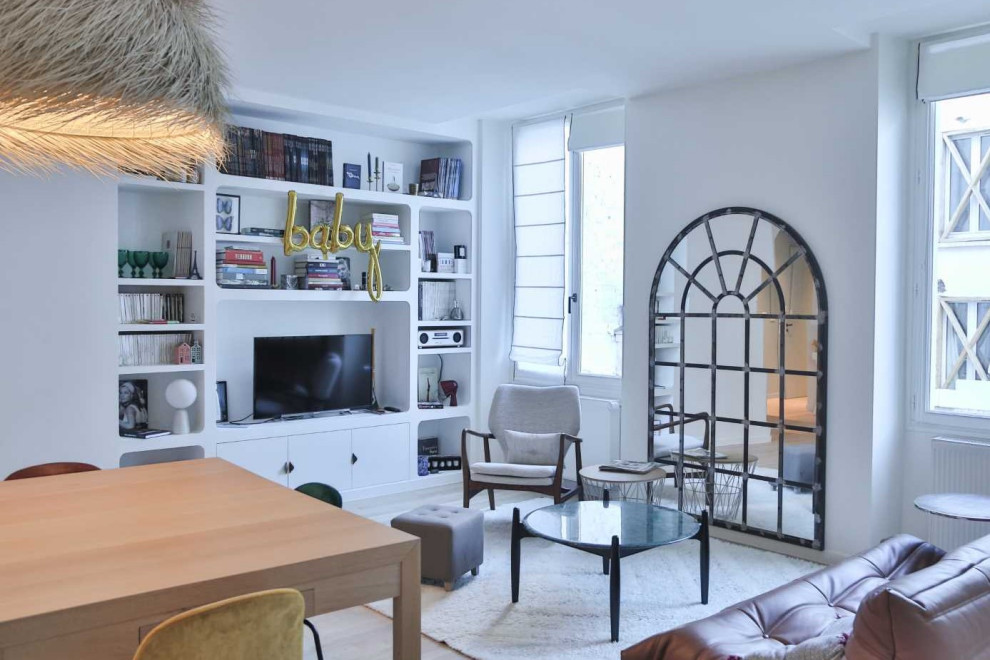 Photo of a mediterranean living room in Paris.