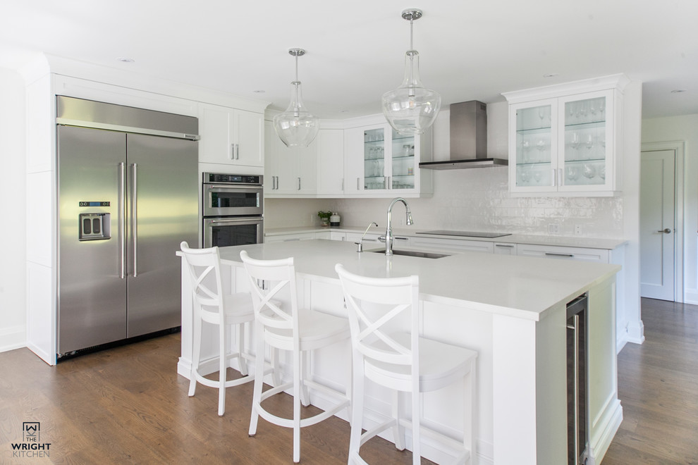 Kitchen - transitional kitchen idea in Toronto