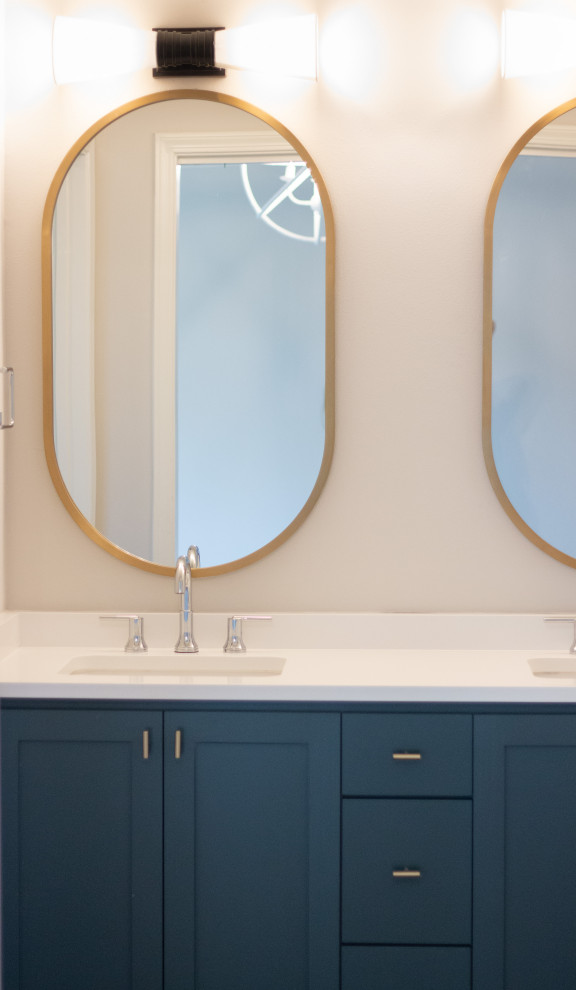 Bathroom - transitional bathroom idea