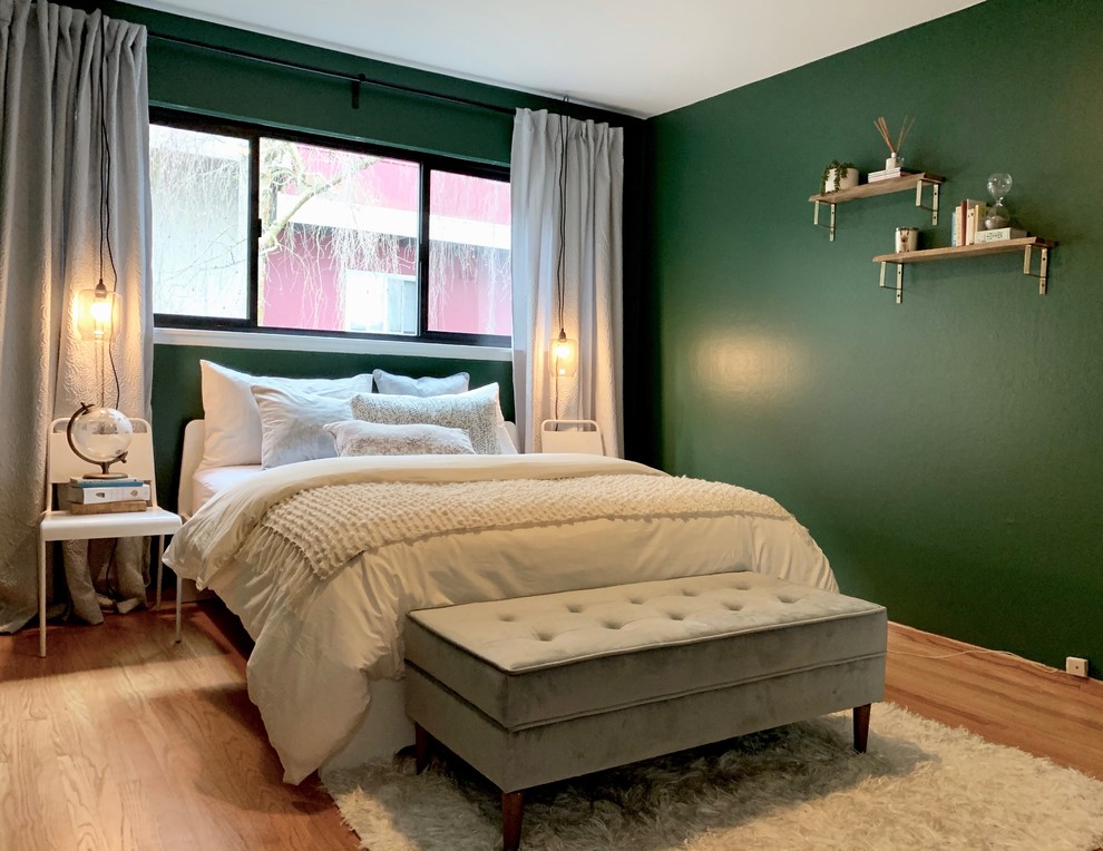 Design ideas for a mid-sized midcentury guest bedroom in San Francisco with green walls, light hardwood floors, no fireplace and brown floor.