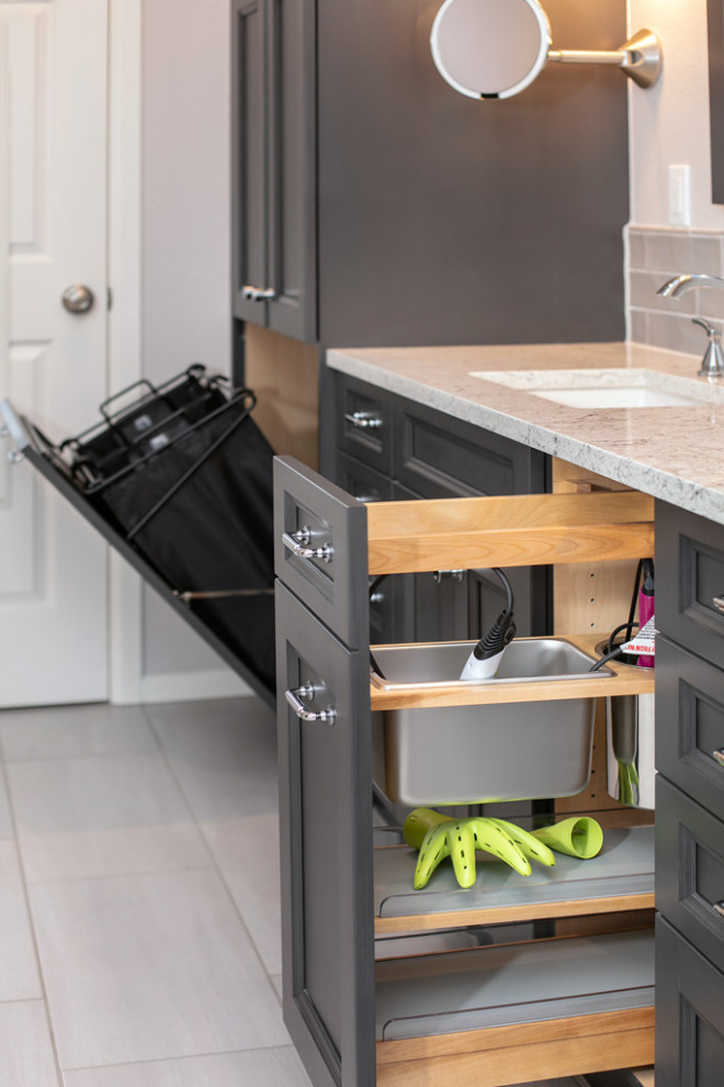 Transitional home design photo in Seattle