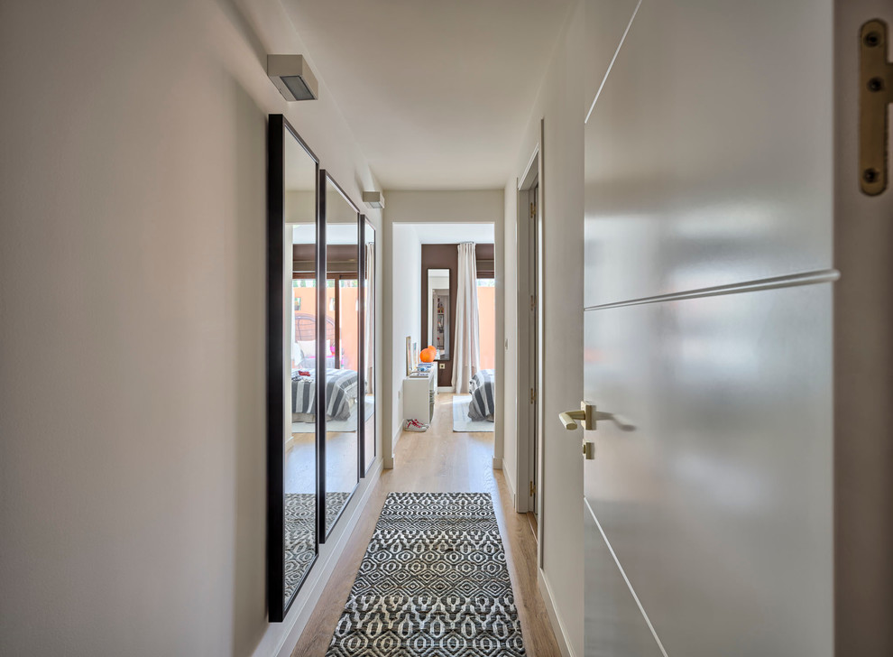 Design ideas for an eclectic hallway in Malaga.