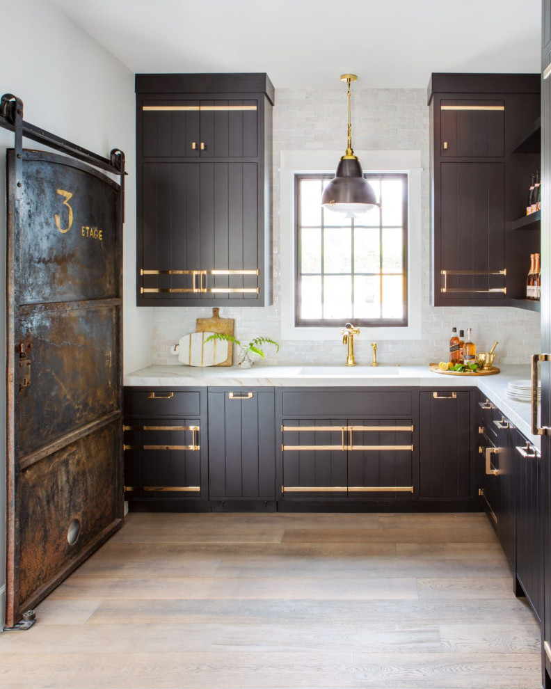 Example of a transitional home design design in Phoenix