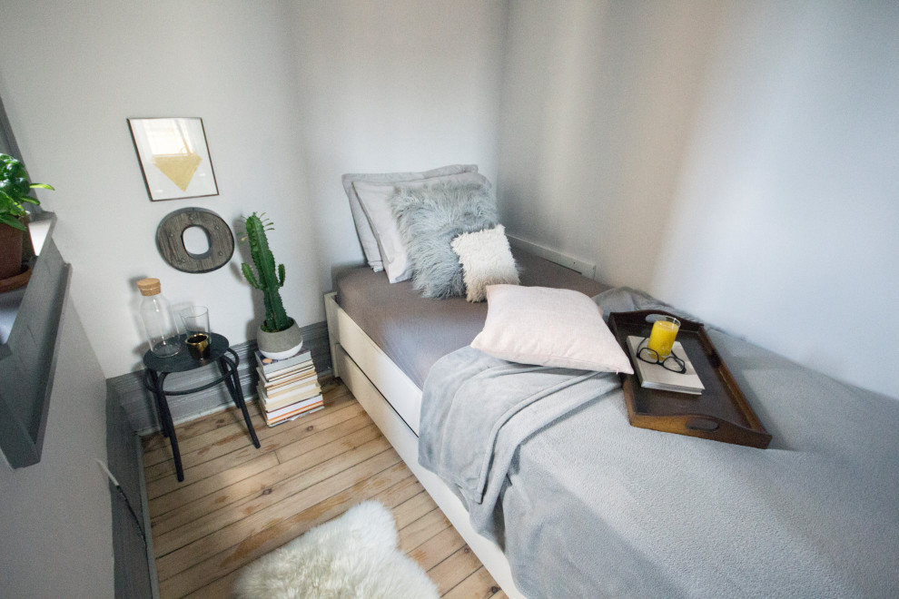 This room doesn’t feature many pops of color, and yet exudes richness and depth