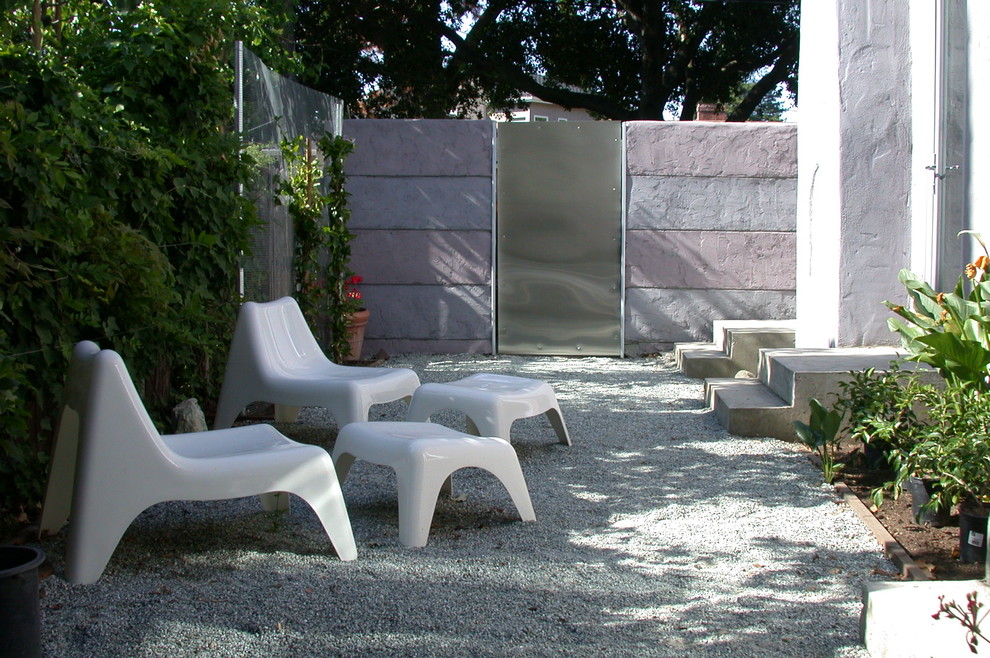 This is an example of a contemporary garden in San Francisco.