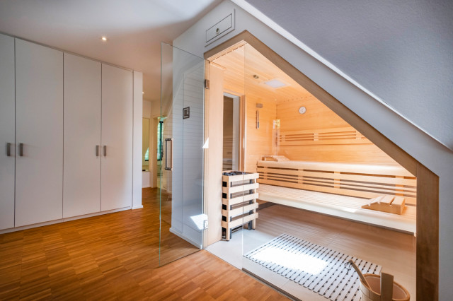 Helle Sauna unter der Dachschräge - Modern - Wohnbereich - Bremen - von  corso sauna manufaktur gmbh | Houzz