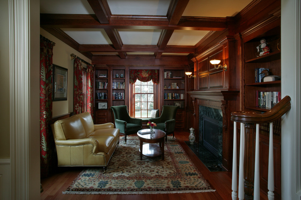 Photo of a traditional living room in Milwaukee.