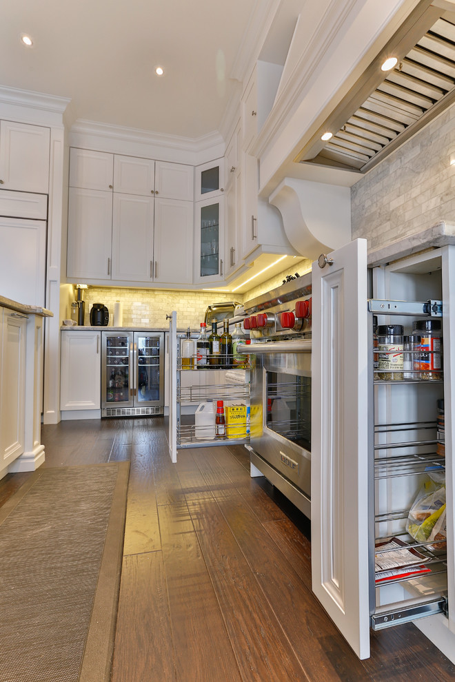 Inspiration for a transitional kitchen remodel in Toronto