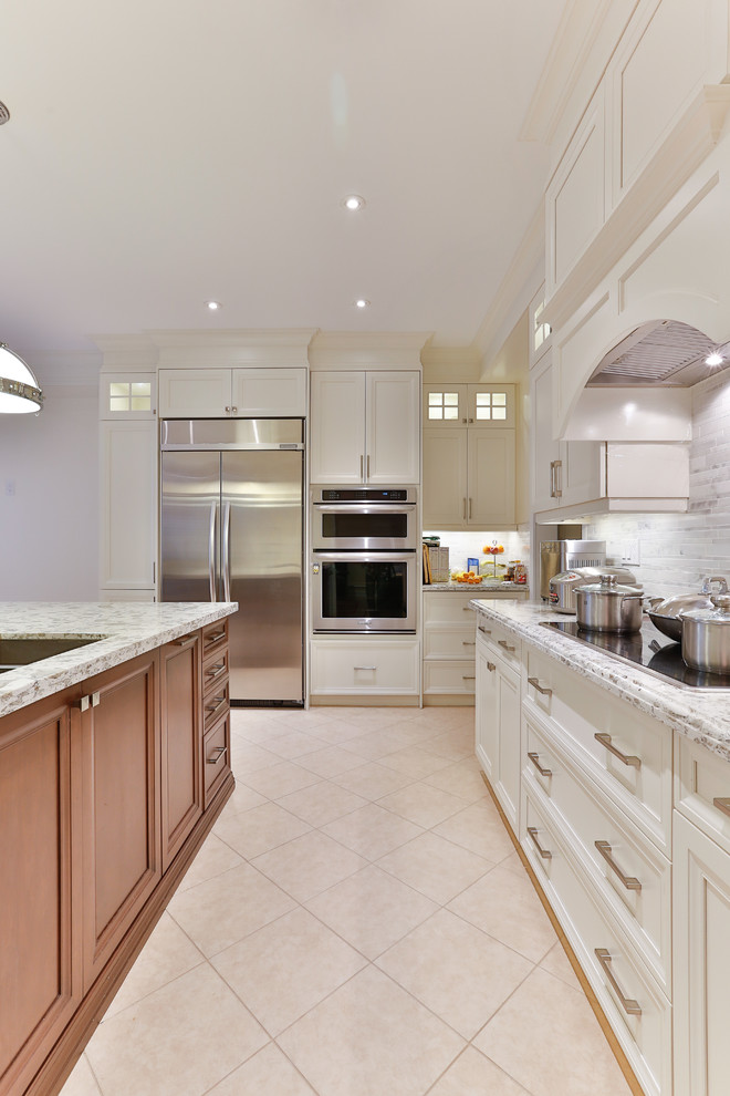 Transitional kitchen photo in Toronto