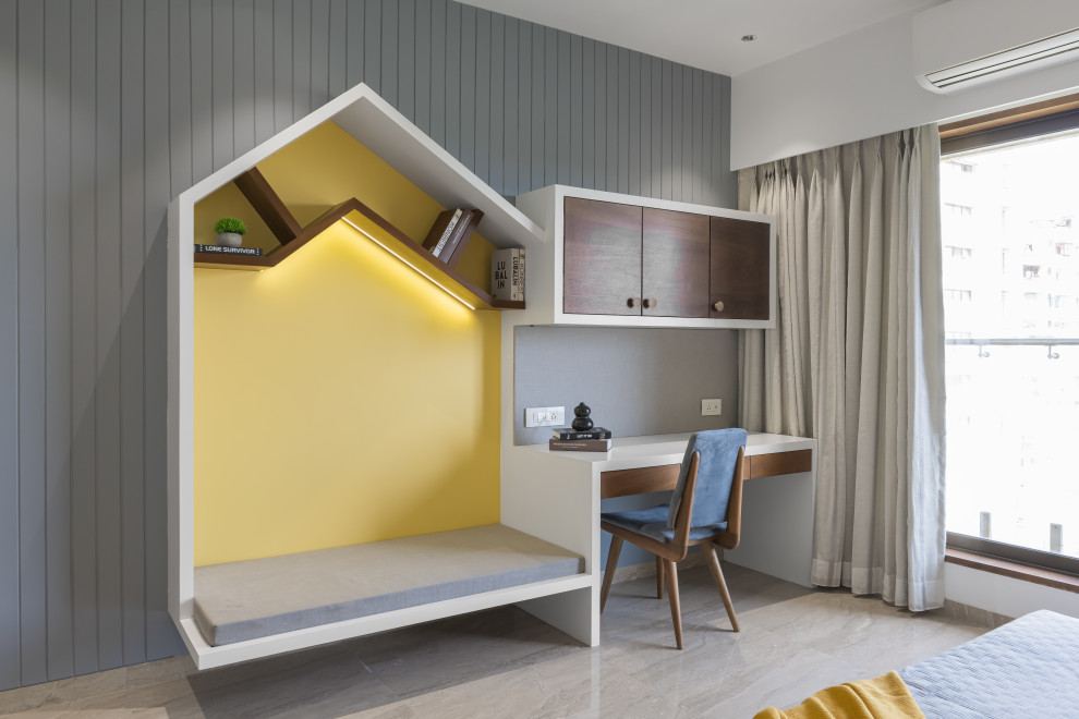 Idée de décoration pour une chambre de fille de 4 à 10 ans minimaliste de taille moyenne avec un mur gris, un sol en carrelage de céramique, un sol beige, du lambris et un bureau.