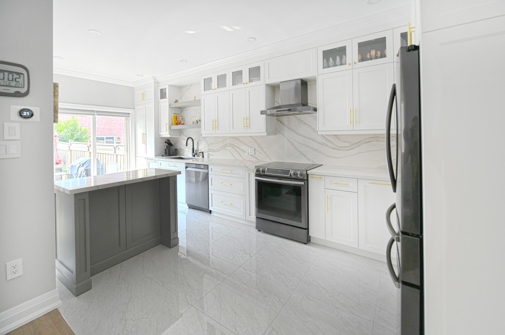 Example of a transitional kitchen design in Toronto