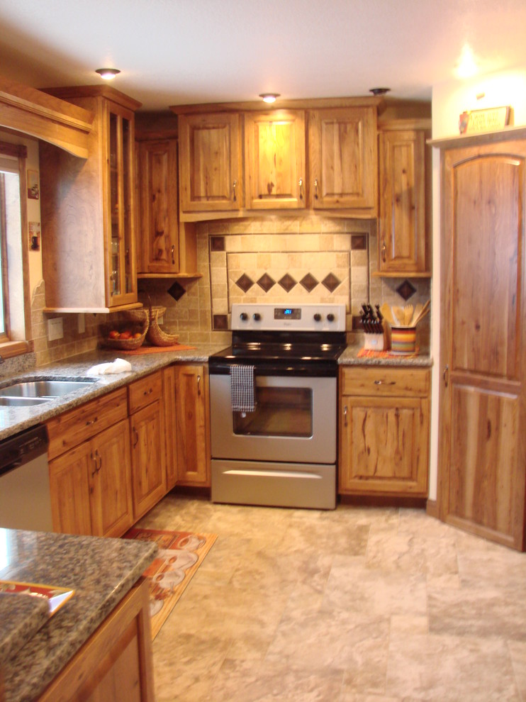 Kitchen - kitchen idea in Cedar Rapids