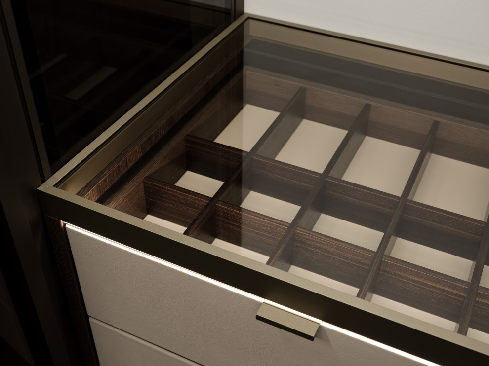 Стеклянная гардеробная система