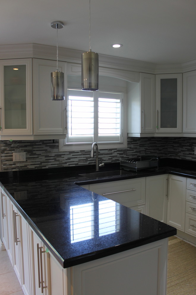 Home design - transitional home design idea in Toronto