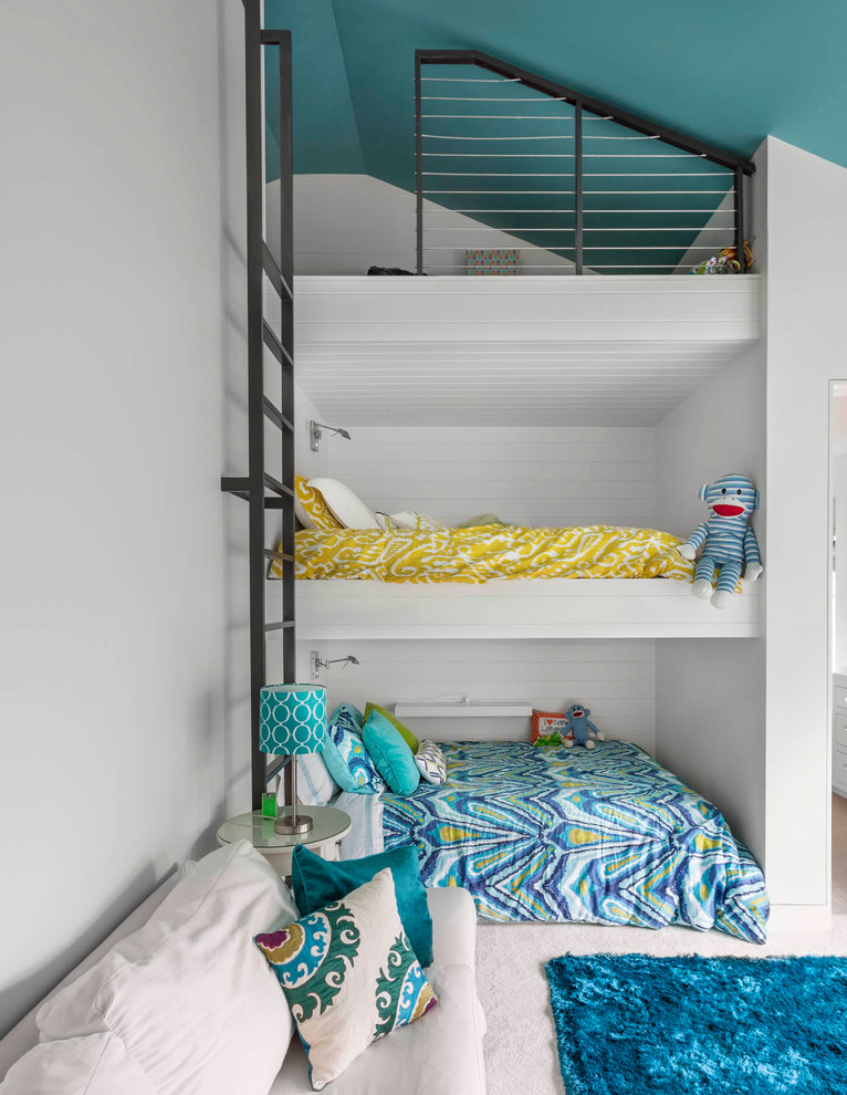 Contemporary kids' bedroom in Dallas with white walls for kids 4-10 years old and boys.
