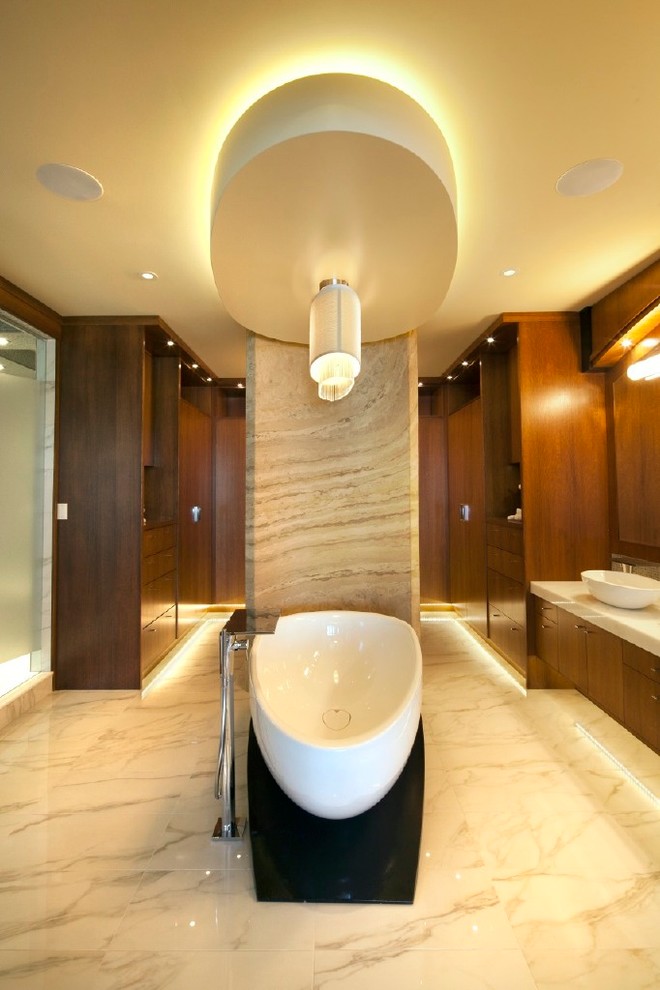 This is an example of a contemporary bathroom in Calgary.