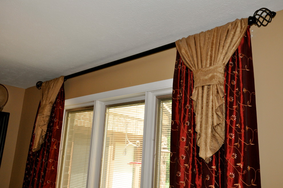 Inspiration for a transitional home design remodel in Cincinnati