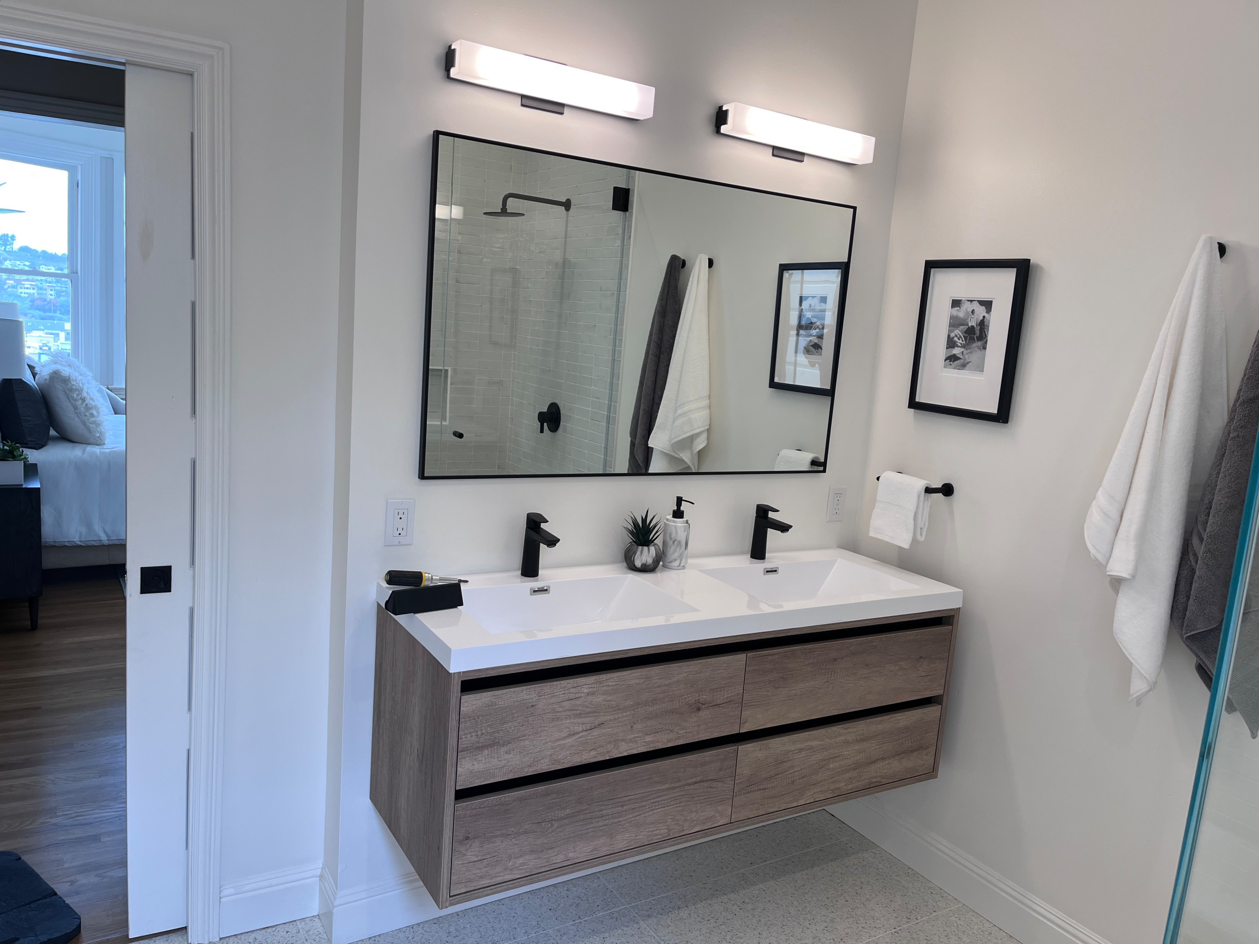 Minimalist bathroom photo