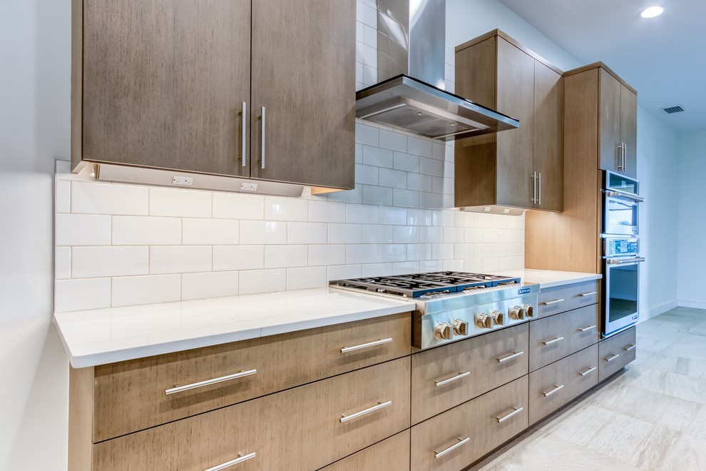 Example of a large minimalist kitchen design