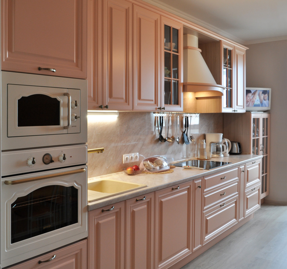 Пыльно-розовый проект кухни