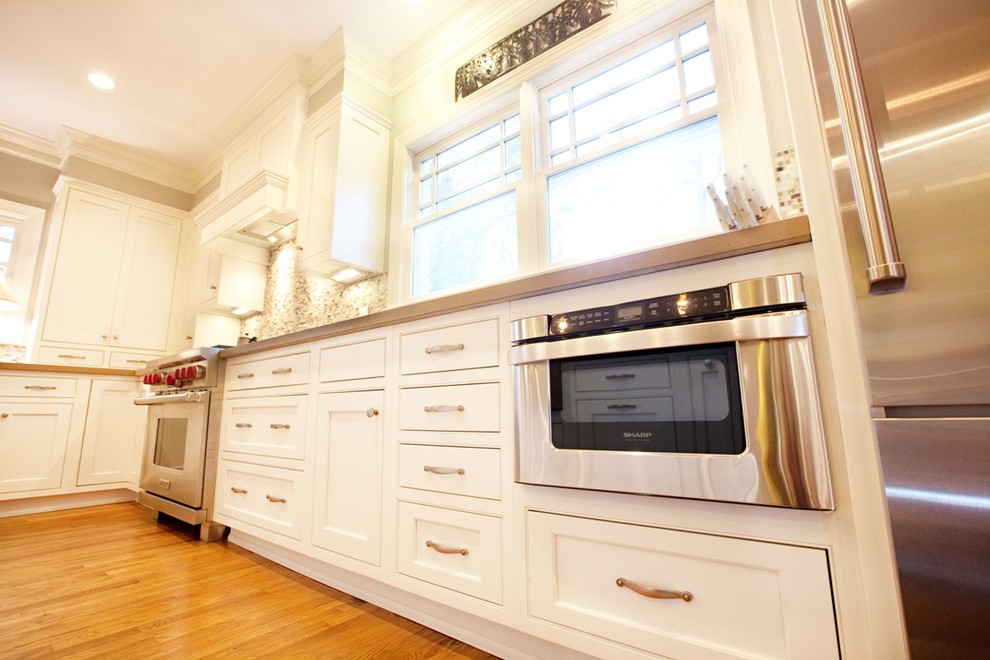 Transitional kitchen photo in Atlanta
