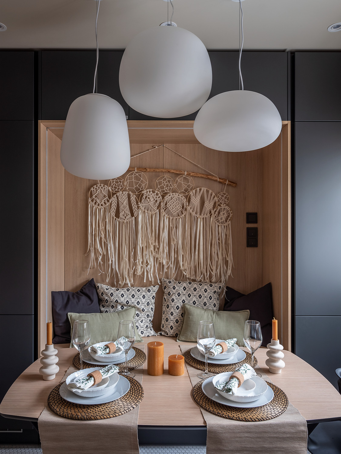 Кухня цвета сажи: Konigin Helena Black 60