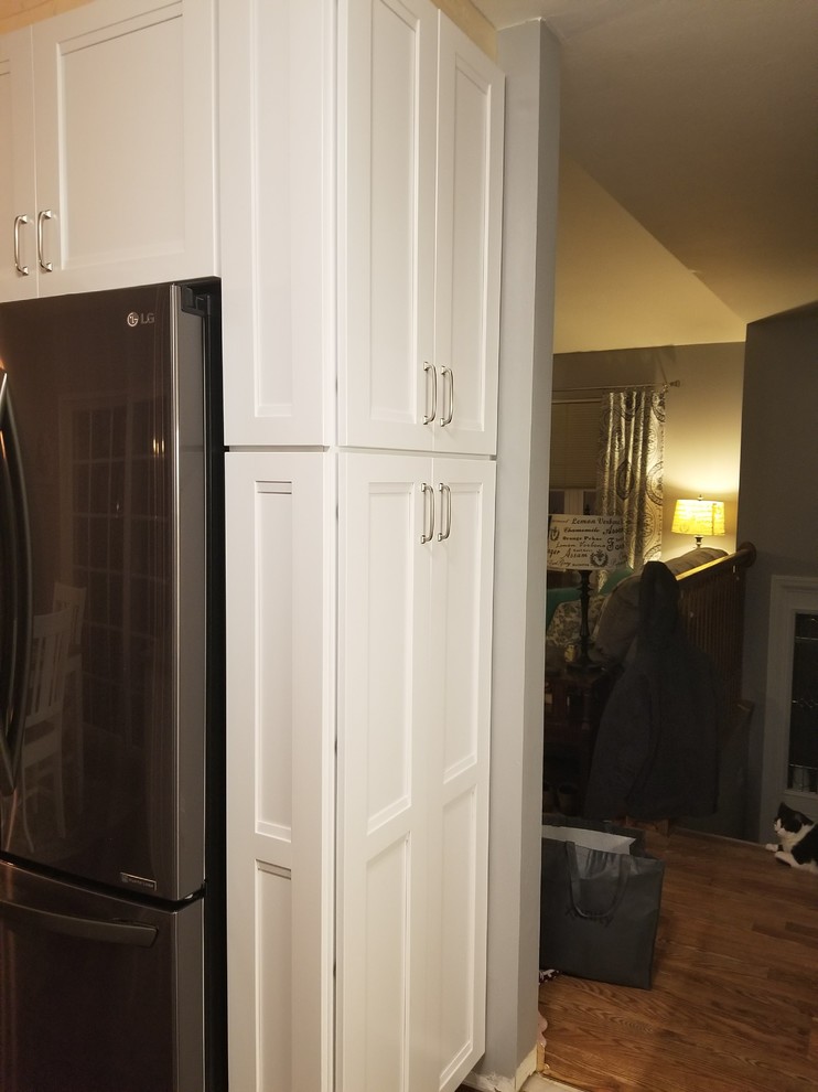 Kitchen - transitional kitchen idea