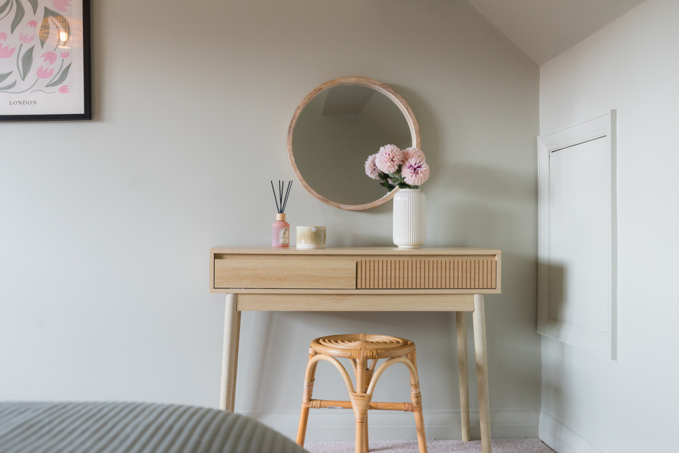 Woodville Road - Stage to Sell