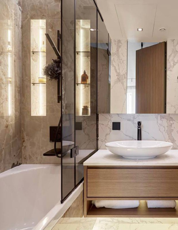 Стеклянная шторка для ванной