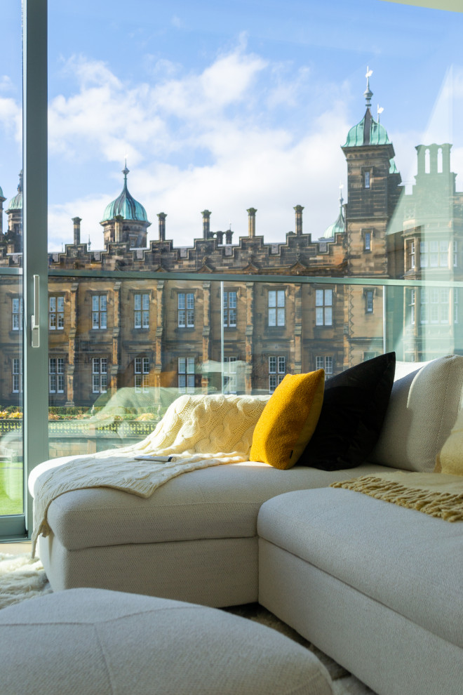Contemporary balcony in Glasgow.