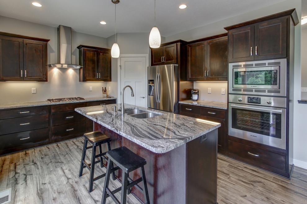 Kitchen - transitional kitchen idea