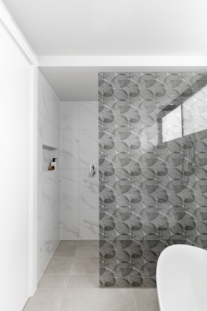 This is an example of a large contemporary kids bathroom in Sydney.