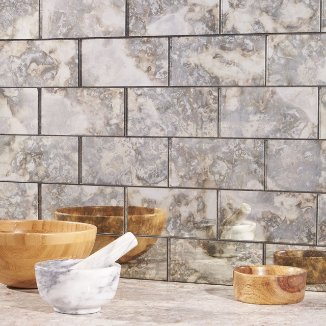Mad For Mirrored Tile minimalistisch-kueche