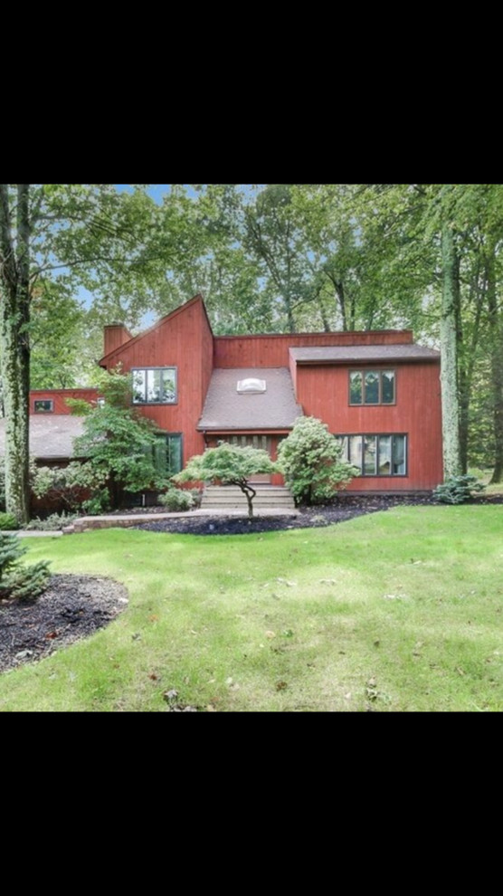 1980's contemporary home exterior