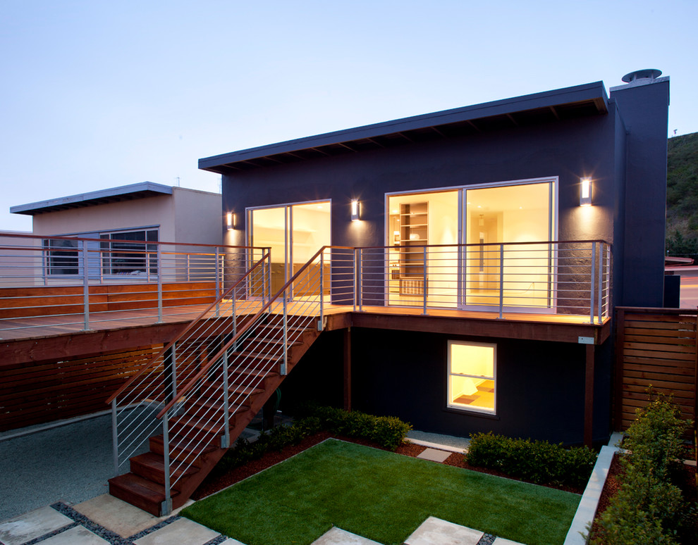 Mid-sized contemporary backyard deck in San Francisco.