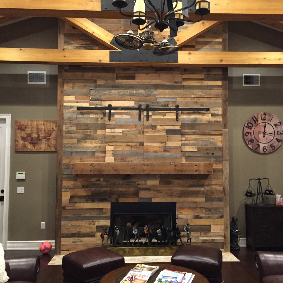 Inspiration for a rustic home design remodel in New York