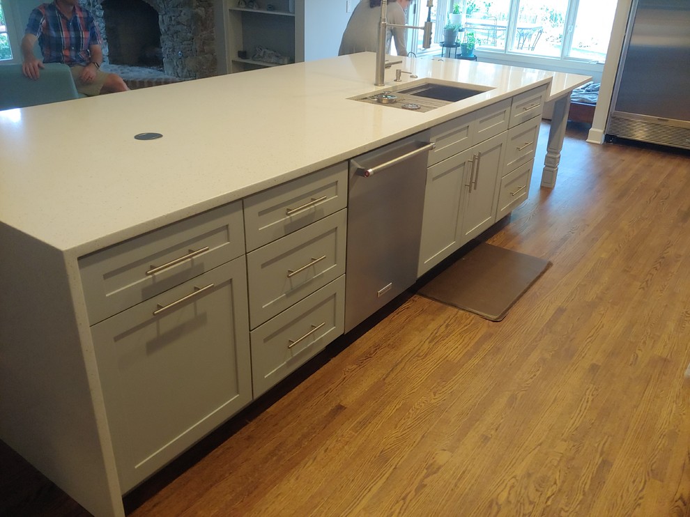 Inspiration for a large transitional single-wall light wood floor eat-in kitchen remodel with a single-bowl sink, shaker cabinets, gray cabinets, quartzite countertops, stainless steel appliances, an island and white countertops