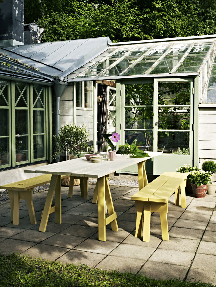 Inredning av en skandinavisk uteplats