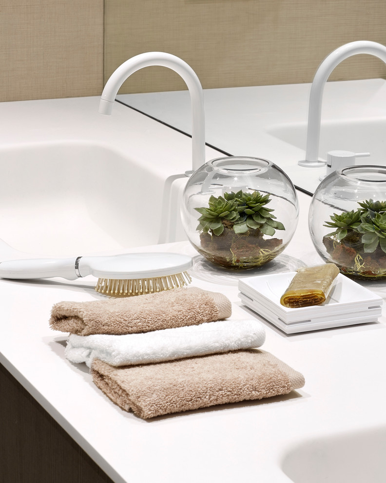 他の地域のおしゃれな浴室の写真