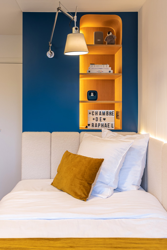 Design ideas for an expansive contemporary kids' bedroom for boys in Paris with multi-coloured walls, medium hardwood flooring, brown floors and wainscoting.