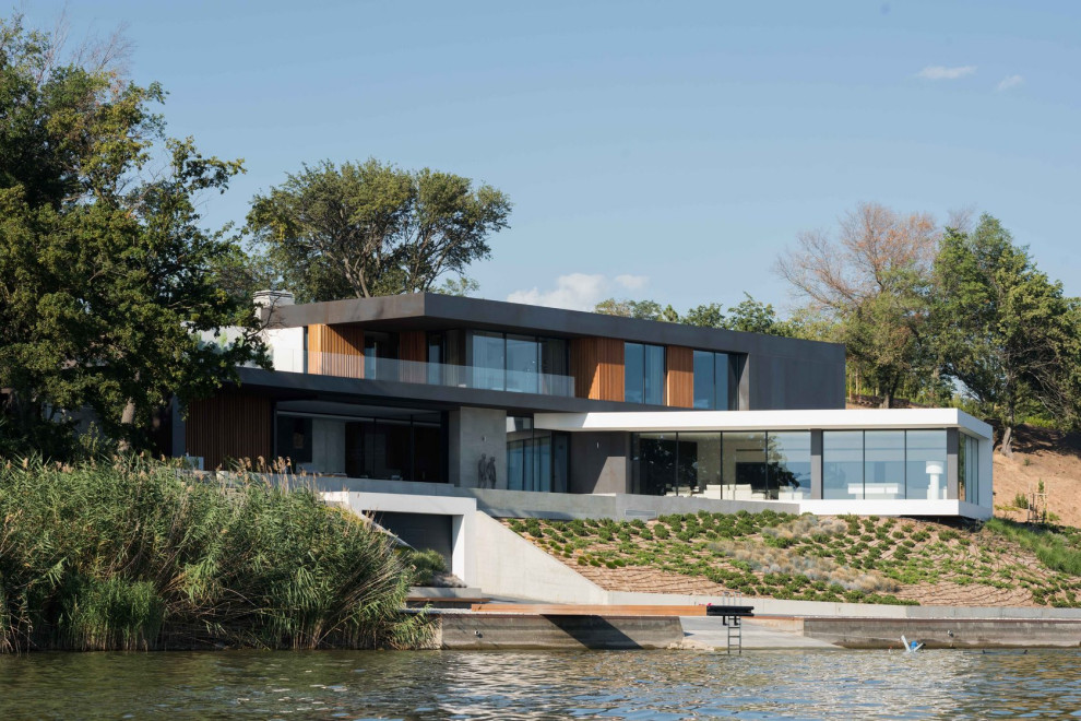 Вилла на берегу залива