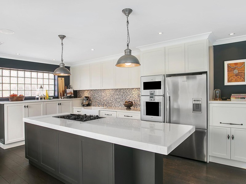 Photo of a transitional kitchen in Sydney.