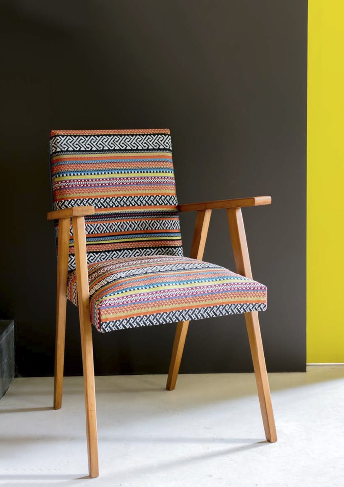 Стильная обивка мебели интересными тканями