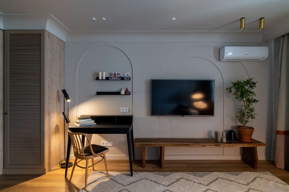 Солнце, арки и осиное гнездо в гостиной